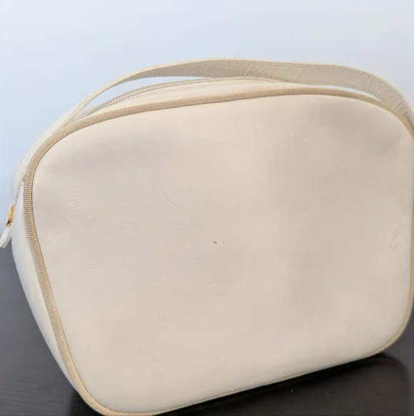 Salvatore Ferragamo Vintage Vara Ribbon Leather Camera Bag Ivory Crossbody - Picture 5 of 14